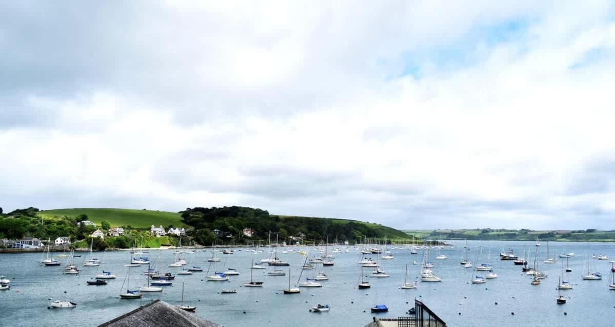 Breathtaking High Street Townhouse With Stunning Sea Views At 'The Old Fishermans Townhouse' ฟาลมัธ ภายนอก รูปภาพ