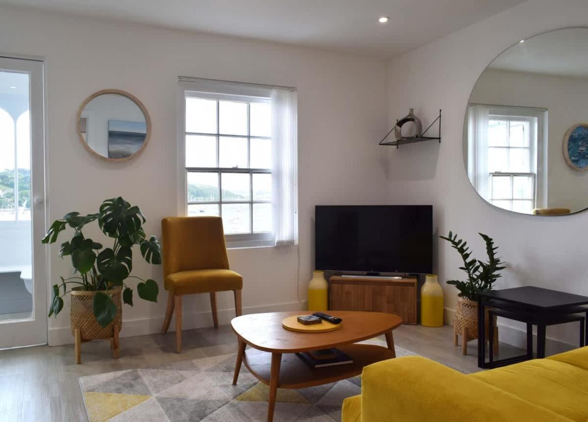 Breathtaking High Street Townhouse With Stunning Sea Views At 'The Old Fishermans Townhouse' ฟาลมัธ ภายนอก รูปภาพ
