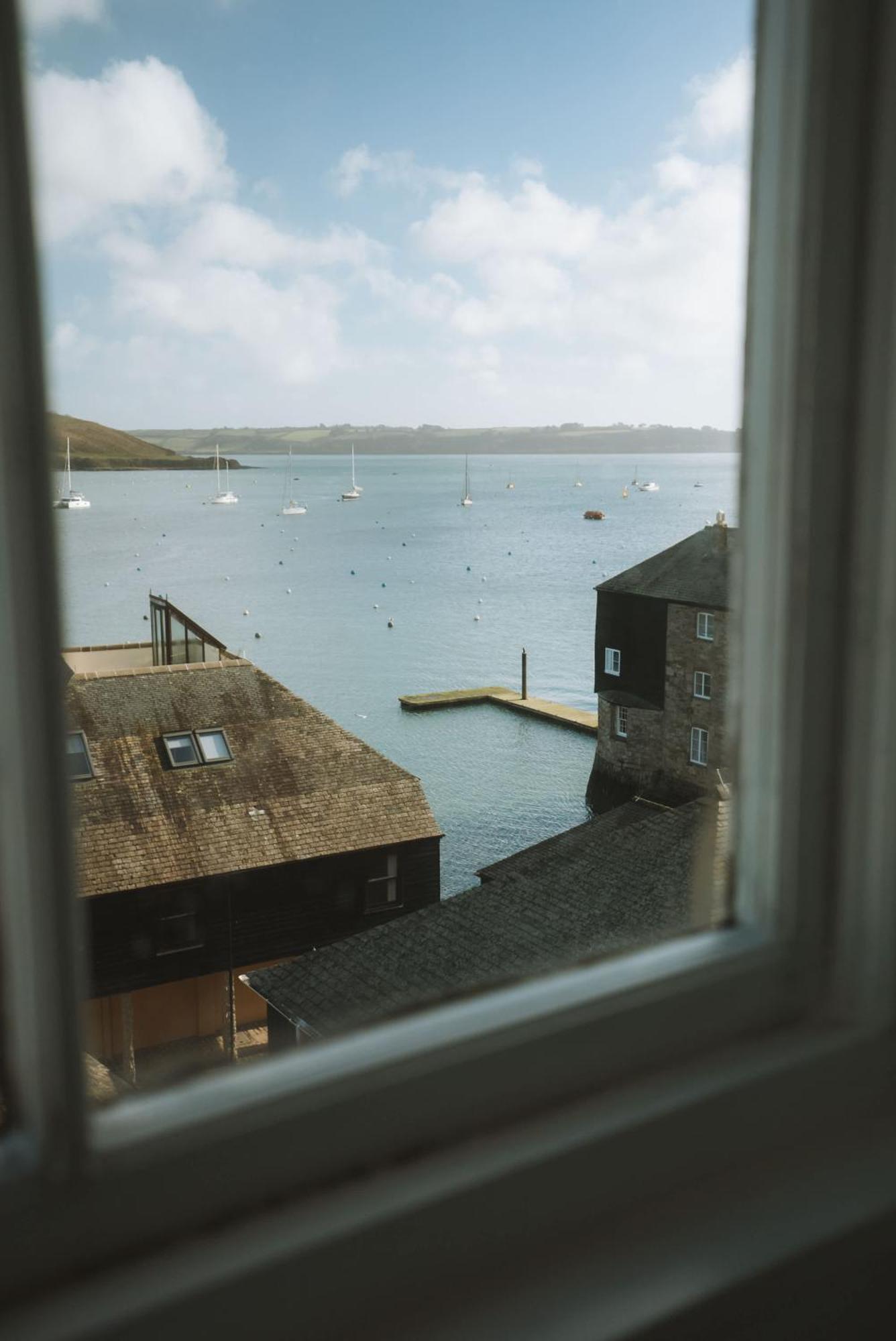 Breathtaking High Street Townhouse With Stunning Sea Views At 'The Old Fishermans Townhouse' ฟาลมัธ ภายนอก รูปภาพ
